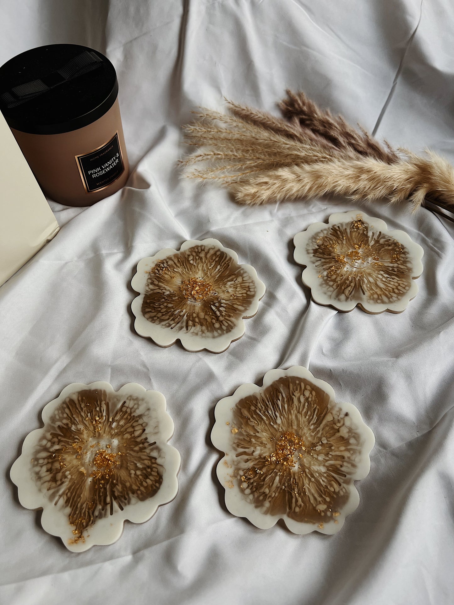 Resin Untersetzer Set Blumenform | weiß beige gold | modern abstrakt